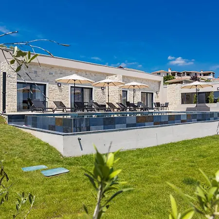 Andrea Double Or Twin With Pool, Balcony And Parking * Vižinada