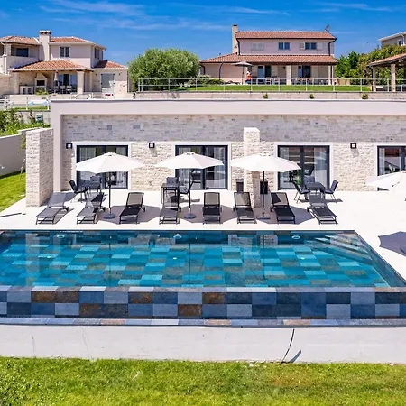 Andrea Double Or Twin With Pool, Balcony And Parking * Vizinada
