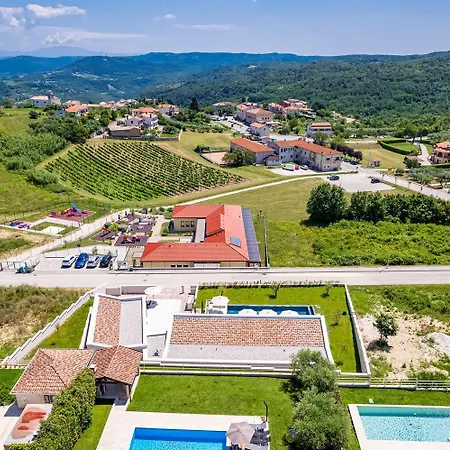 Andrea Double Or Twin With Pool, Balcony And Parking Vila *