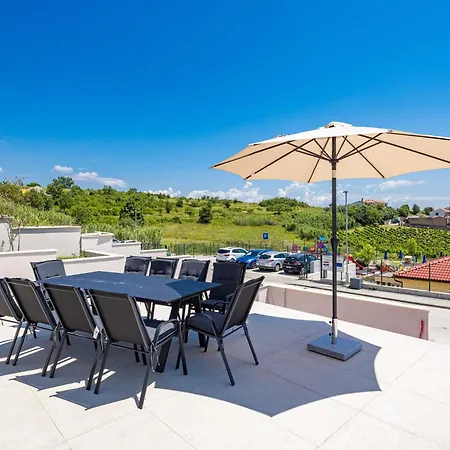 Andrea Double Or Twin With Pool, Balcony And Parking Villa