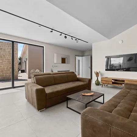 Вилла Andrea Double Or Twin With Pool, Balcony And Parking