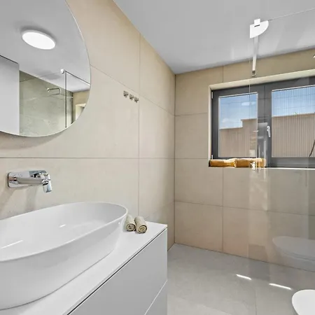 Andrea Double Or Twin With Pool, Balcony And Parking Вилла *
