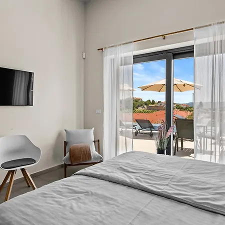 Vila Andrea Double Or Twin With Pool, Balcony And Parking Vižinada