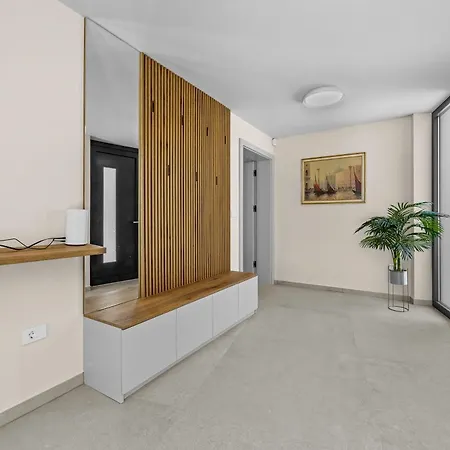 Andrea Double Or Twin With Pool, Balcony And Parking *