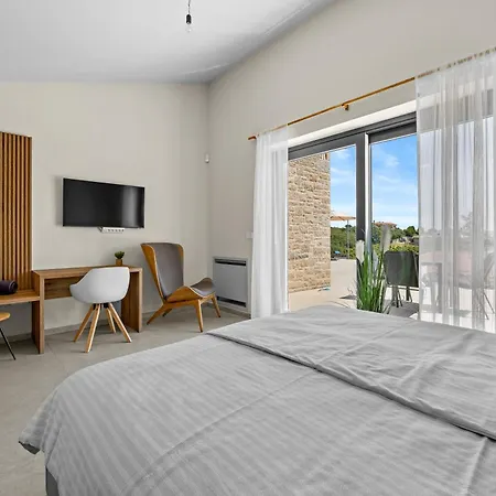 Vila Andrea Double Or Twin With Pool, Balcony And Parking