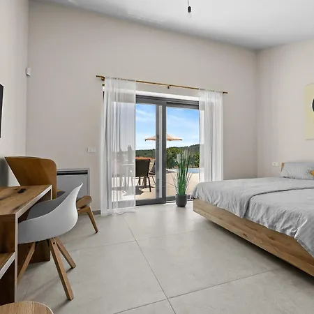 Andrea Double Or Twin With Pool, Balcony And Parking Vila Vižinada