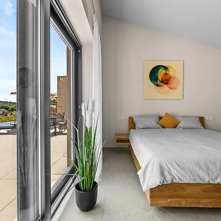 Andrea Double Or Twin With Pool, Balcony And Parking *