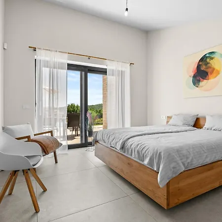 Andrea Double Or Twin With Pool, Balcony And Parking Villa